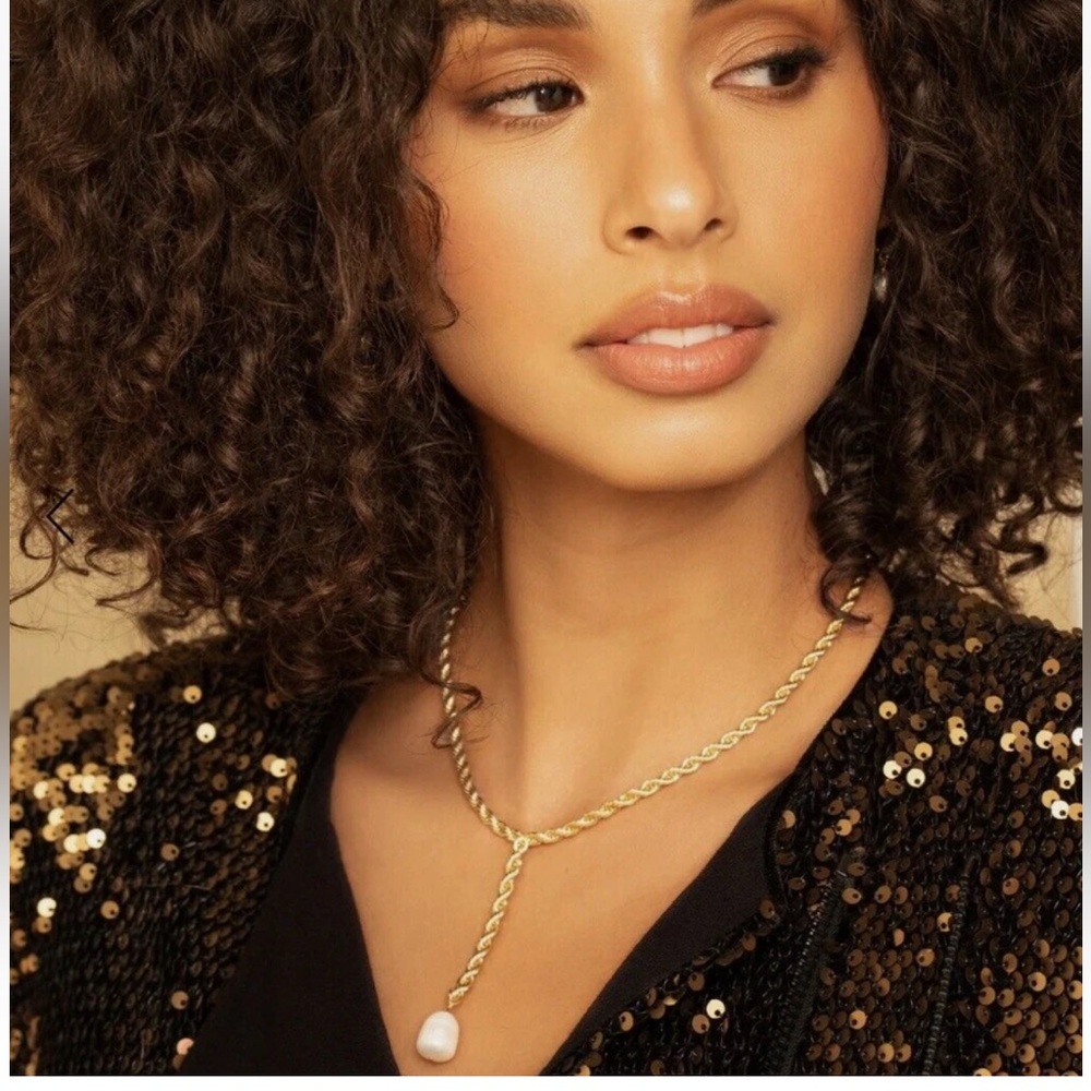 Leeada Bryn Pearl Lariat 16” Goldtone Necklace